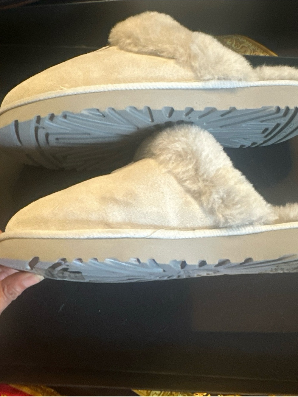 UGG Women’s Cozy Gray Plush Shearling Slippers Sz 10 - Picture 14 of 14
